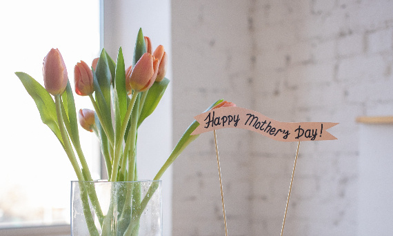 Pokaż Miłość w Wyjątkowy Sposób: 13 Prezentów na Dzień Matki!